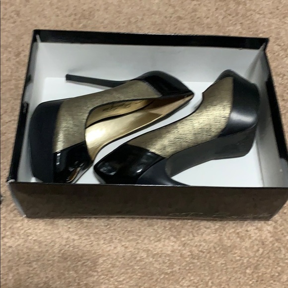 Shoes - Picture 3 of 3